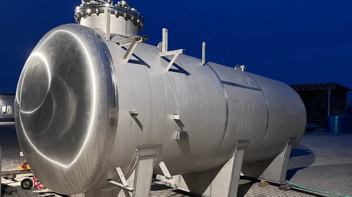 beltéri, 20 m³-es vegyipari tartály – Duna Steel Tech