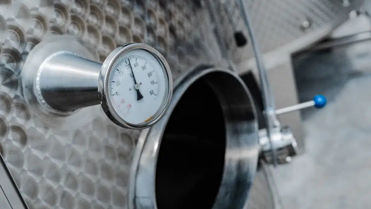 Ipari tartály mérőműszerrel - Duna Steel Tech